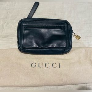 Gucci vintage bicolor clutch. 💙🖤
